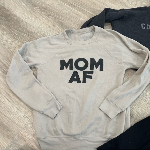 Cool Mom AF sweatshirt & tank top bundle - Picture 3 of 12
